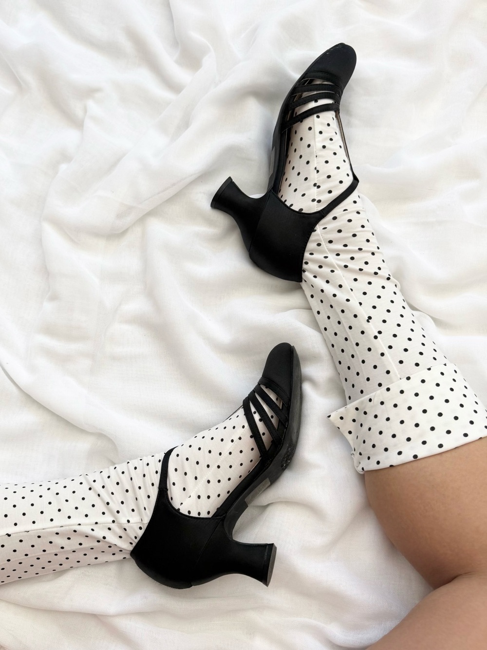 ✿ Vintage 80s Black T-Strap Kitten Heels • Size 9